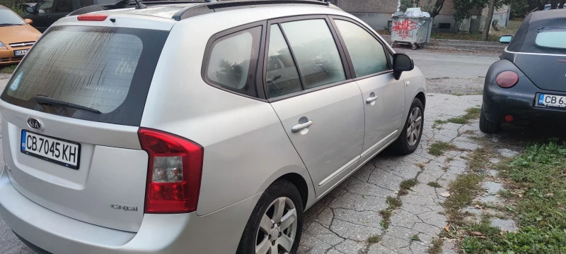 Kia Carens, снимка 8 - Автомобили и джипове - 48017680