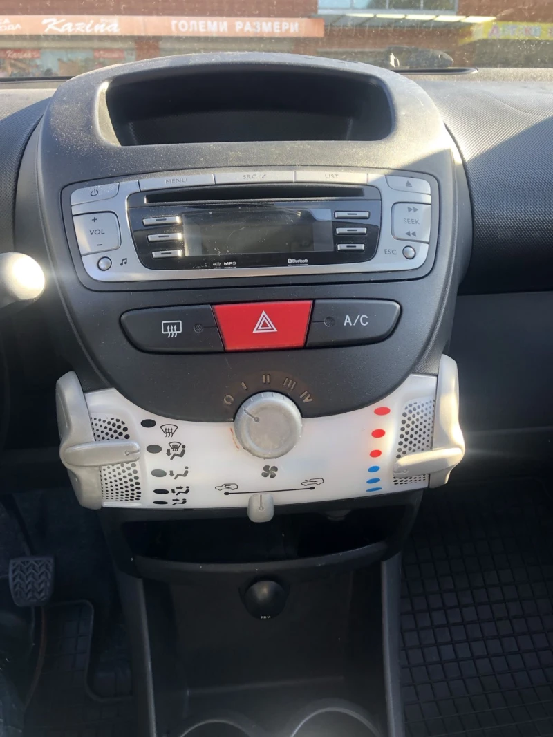 Toyota Aygo 1.0I, снимка 10 - Автомобили и джипове - 49207492