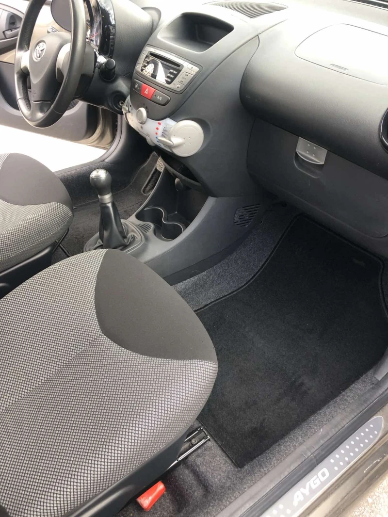 Toyota Aygo 1.0I, снимка 6 - Автомобили и джипове - 49207492