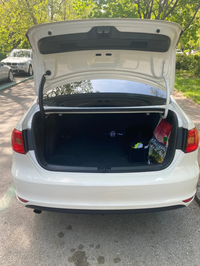 VW Jetta, снимка 10 - Автомобили и джипове - 52657233