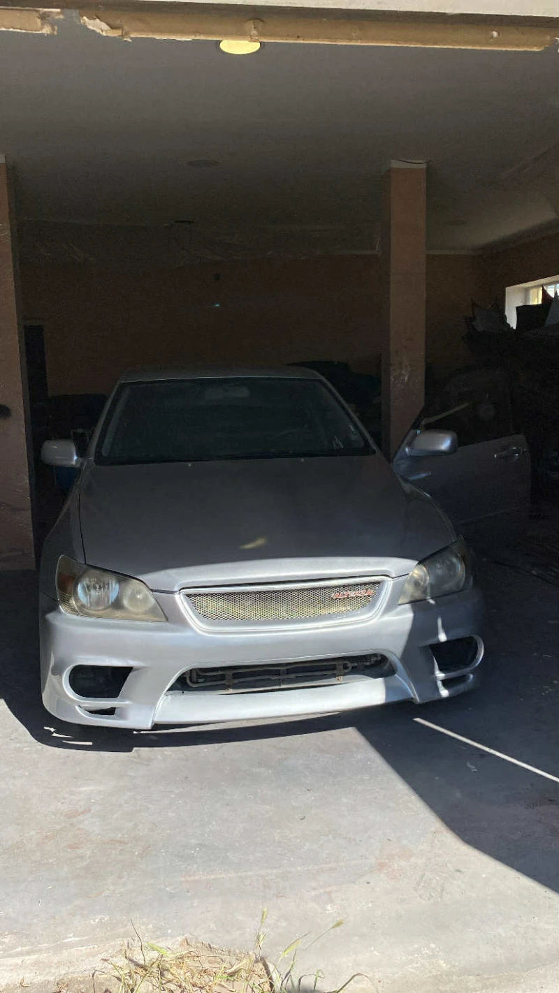 Lexus IS 200, снимка 2 - Автомобили и джипове - 51684518