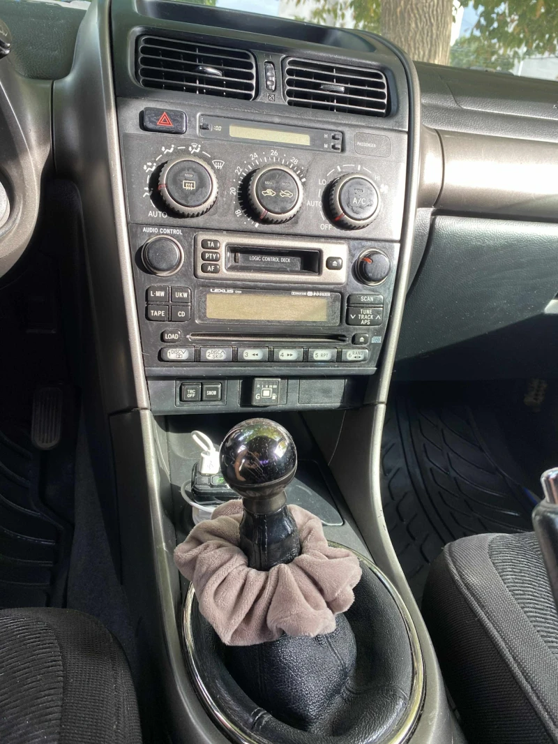 Lexus IS 200, снимка 11 - Автомобили и джипове - 51684518