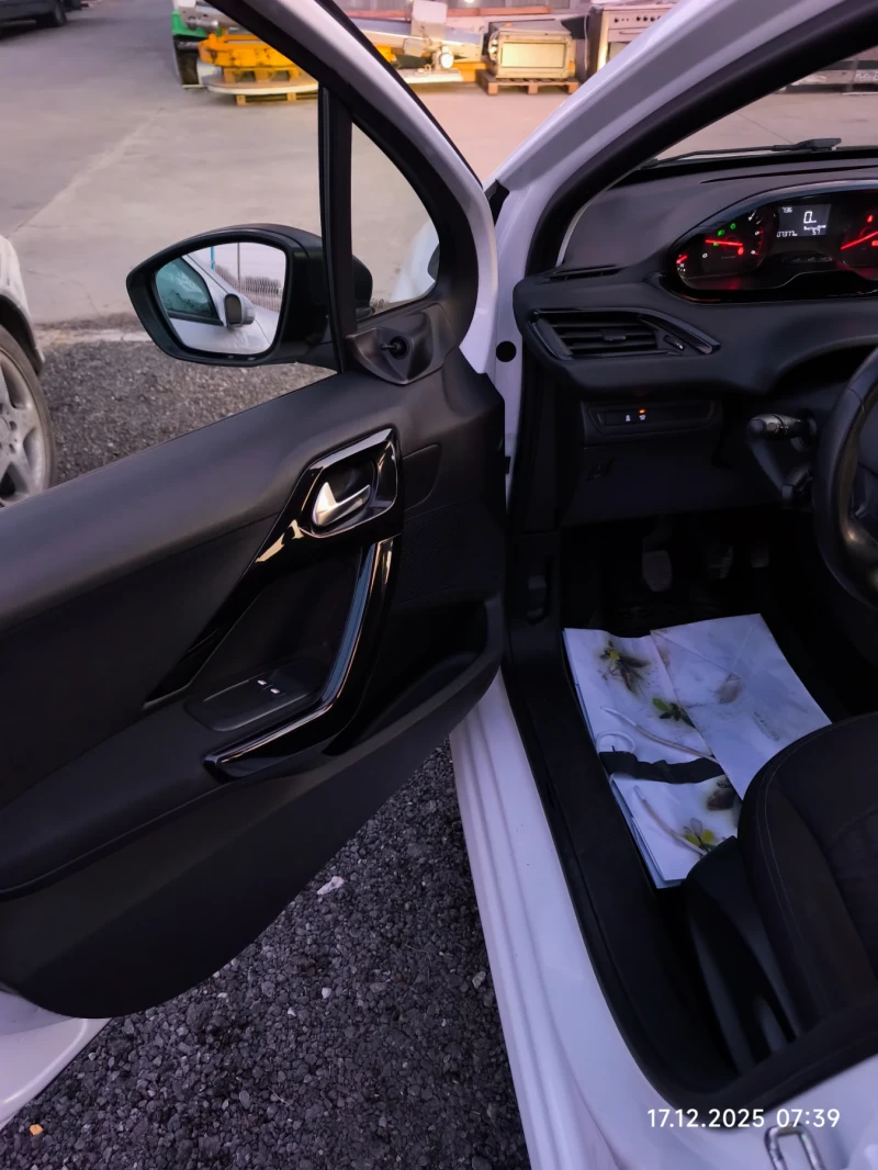 Peugeot 208, снимка 9 - Автомобили и джипове - 52829498