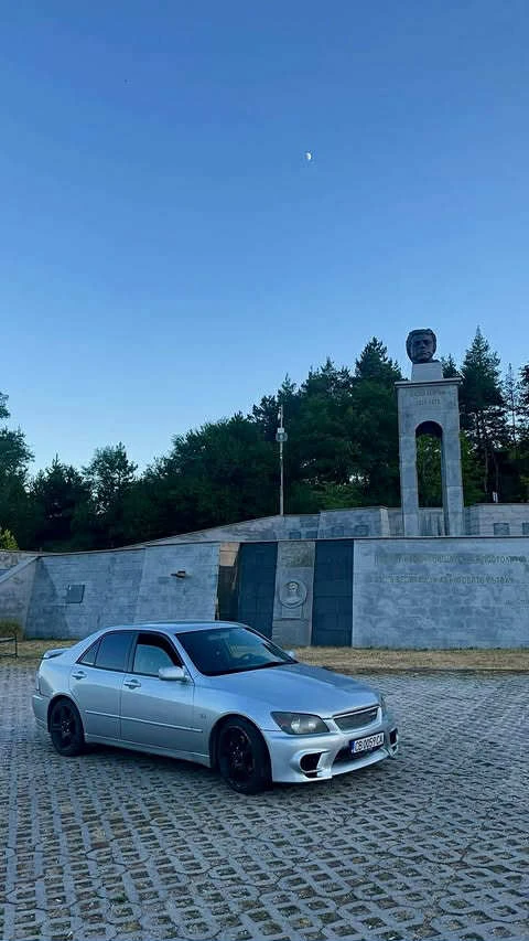 Lexus IS 200  - изображение 3