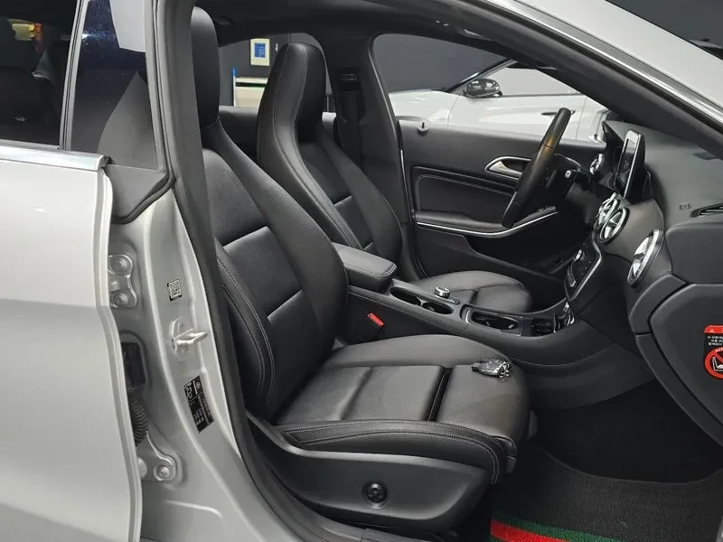 Mercedes-Benz CLA 2.5, снимка 10 - Автомобили и джипове - 54287837