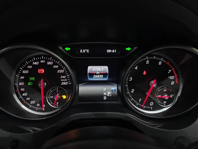 Mercedes-Benz CLA 2.5, снимка 8 - Автомобили и джипове - 54287837