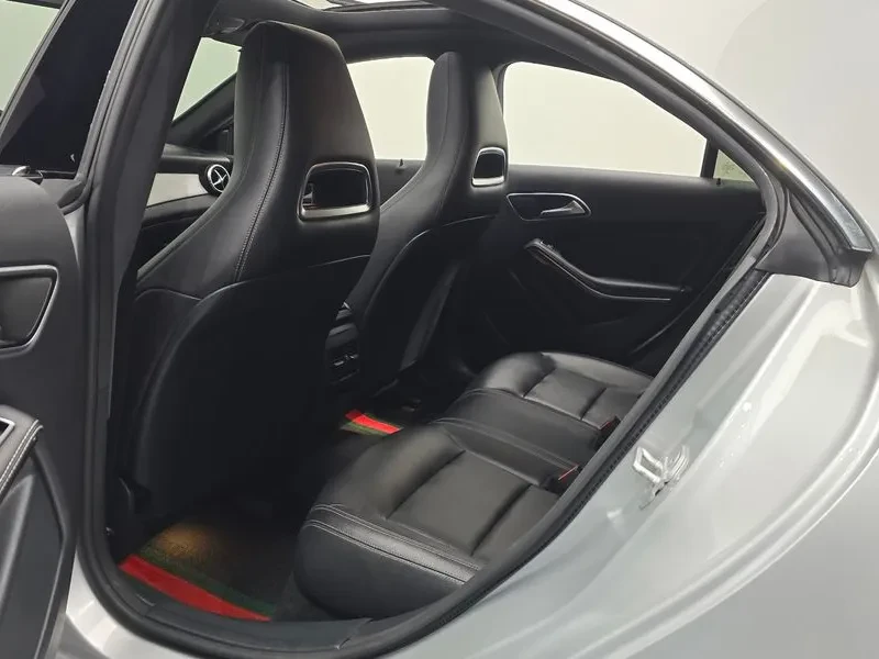 Mercedes-Benz CLA 2.5, снимка 12 - Автомобили и джипове - 54287837