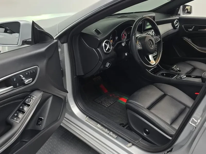 Mercedes-Benz CLA 2.5, снимка 11 - Автомобили и джипове - 54287837