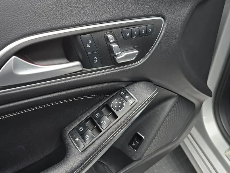 Mercedes-Benz CLA 2.5, снимка 17 - Автомобили и джипове - 54287837