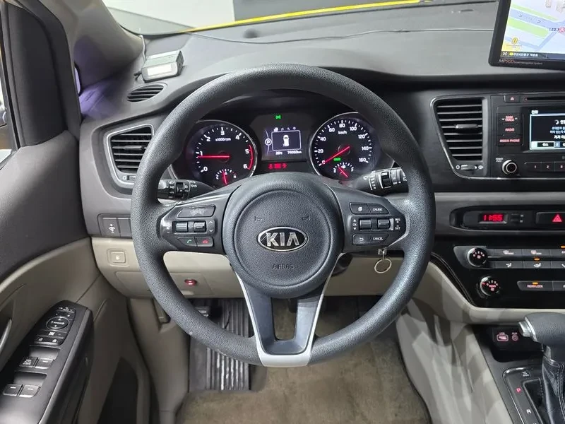 Kia Carnival 11-Seater Child Protection Car | Mobile.bg � ����������� 12
