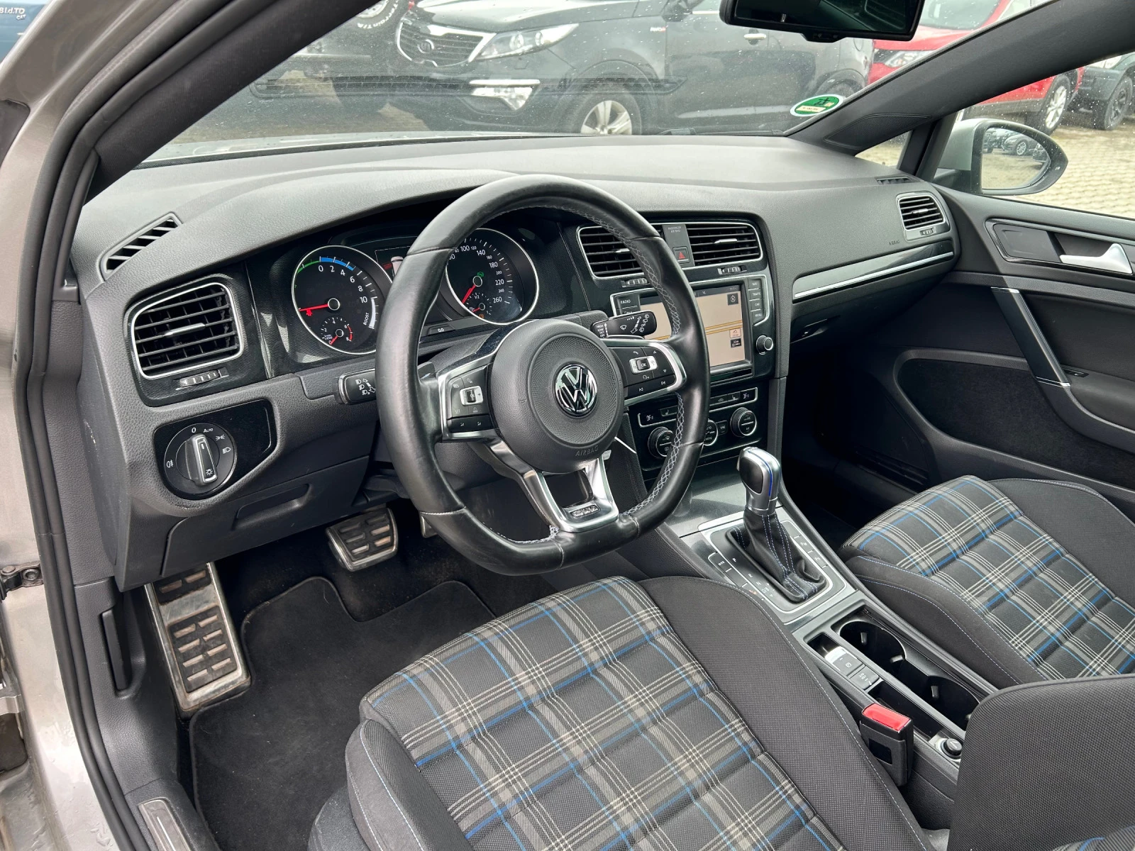 VW Golf 7 GTE Plug In hybrid 1.4 - изображение 9