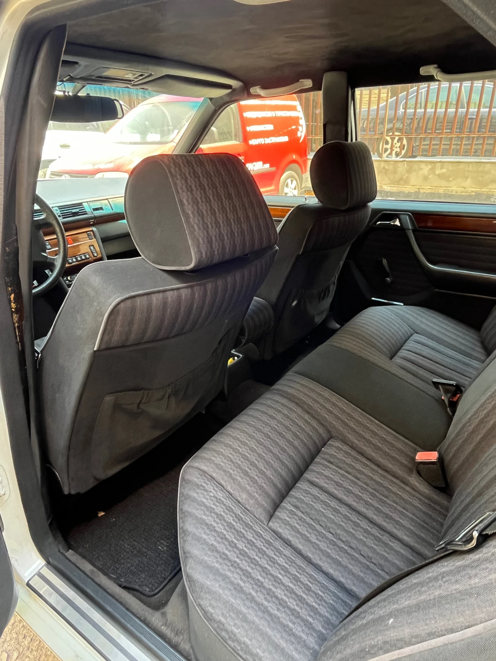 Mercedes-Benz 124  - изображение 6