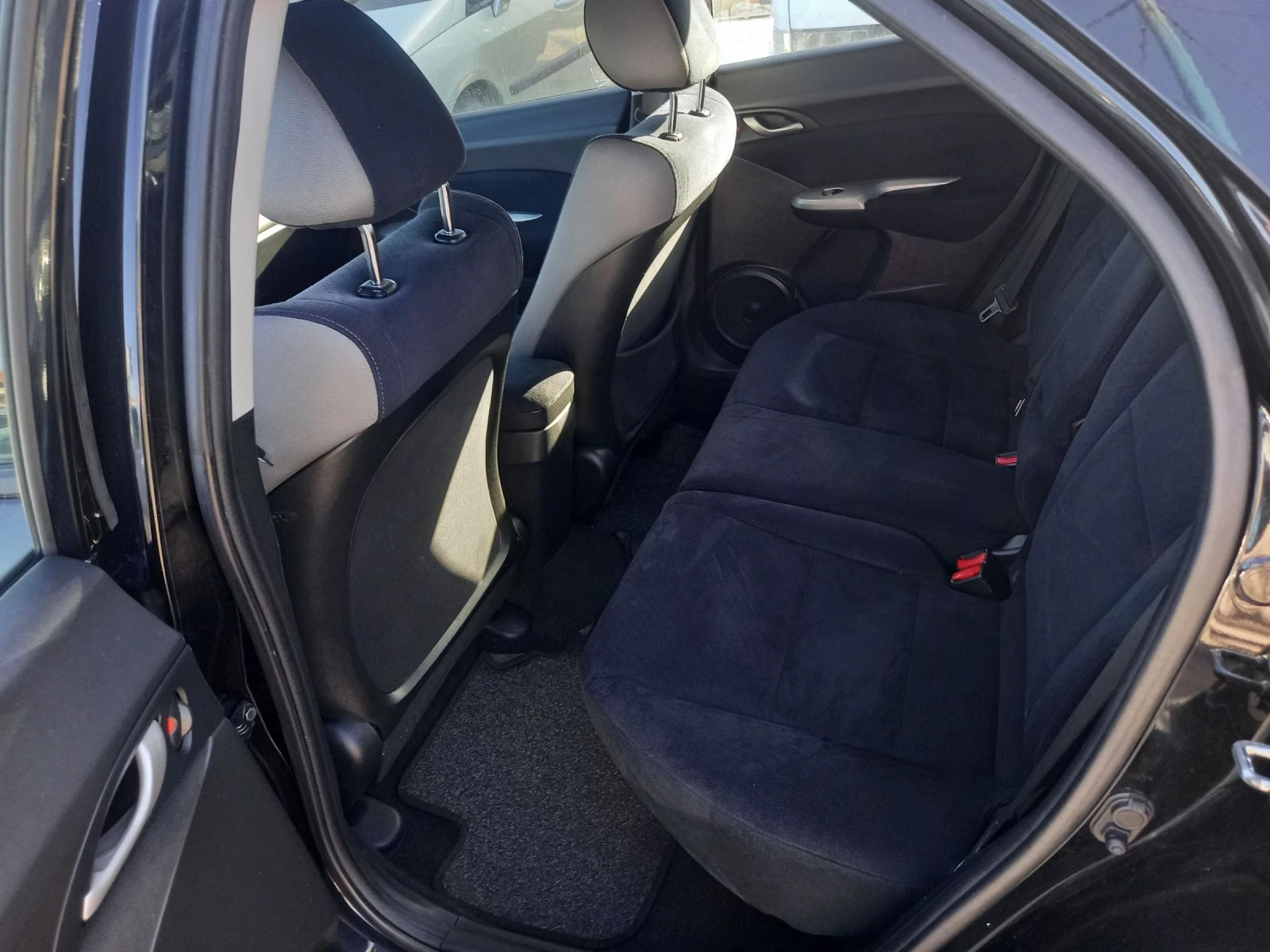 Honda Civic 1.8i-140к.с. - изображение 10
