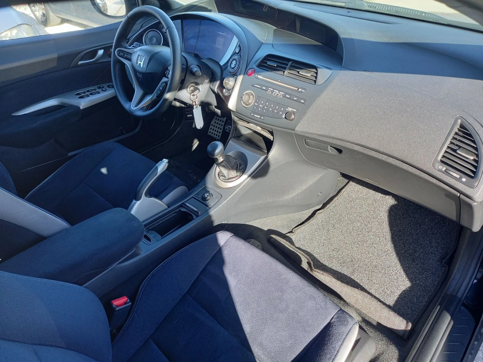 Honda Civic 1.8i-140к.с. - изображение 8
