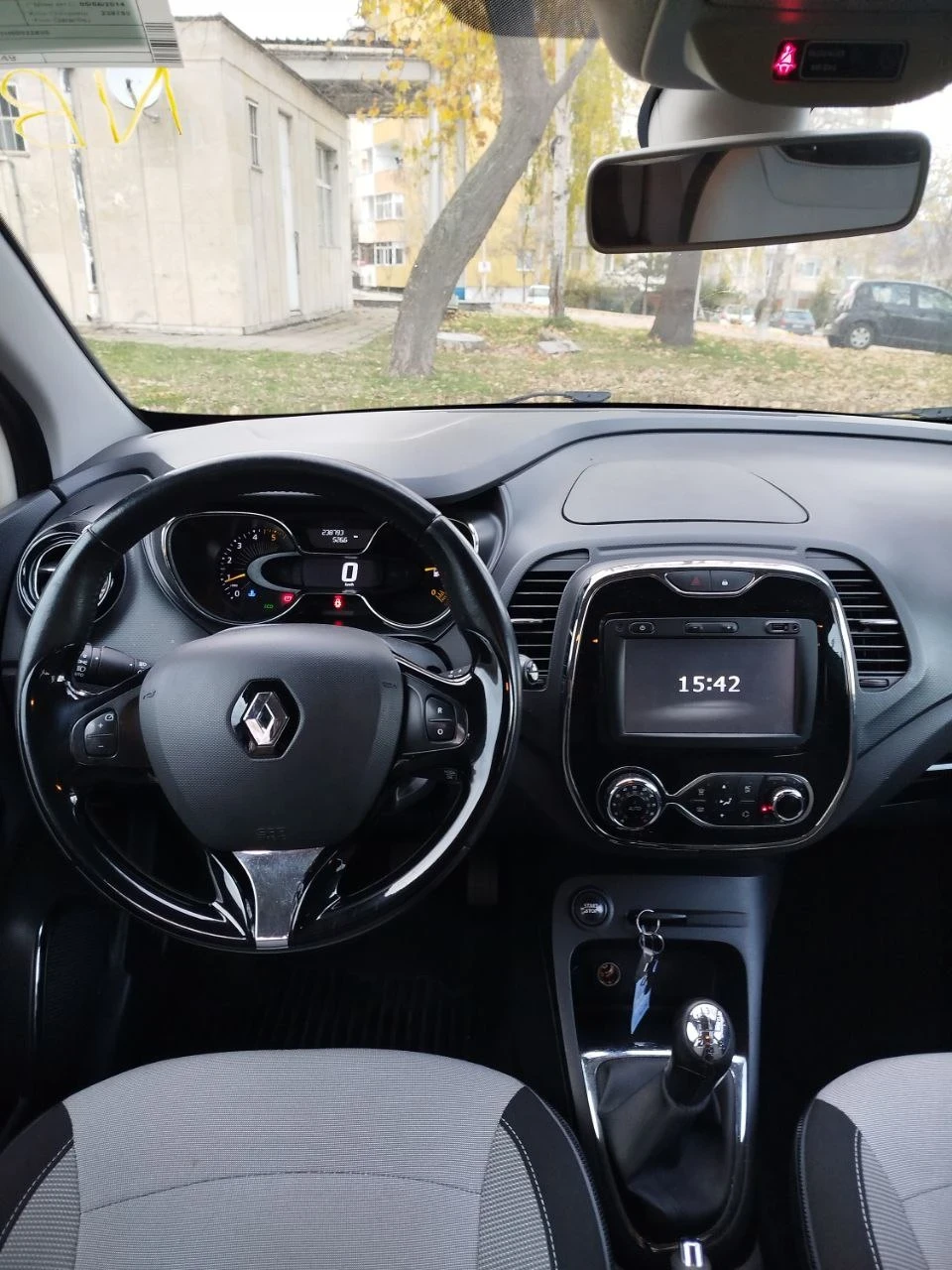 Renault Captur 1.5 - изображение 9