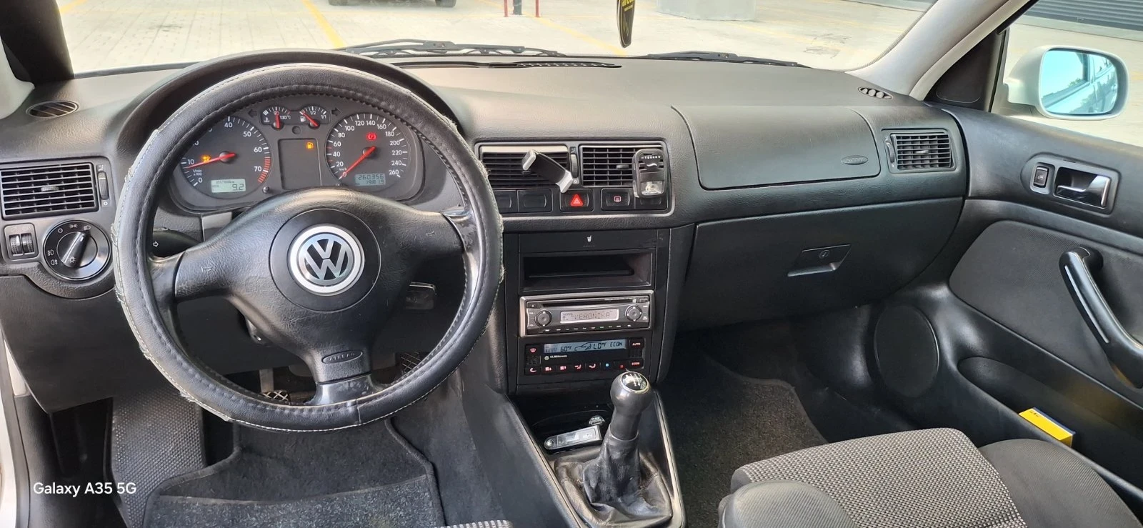 VW Golf 1.6 Бензин, снимка 9 - Автомобили и джипове - 54863745