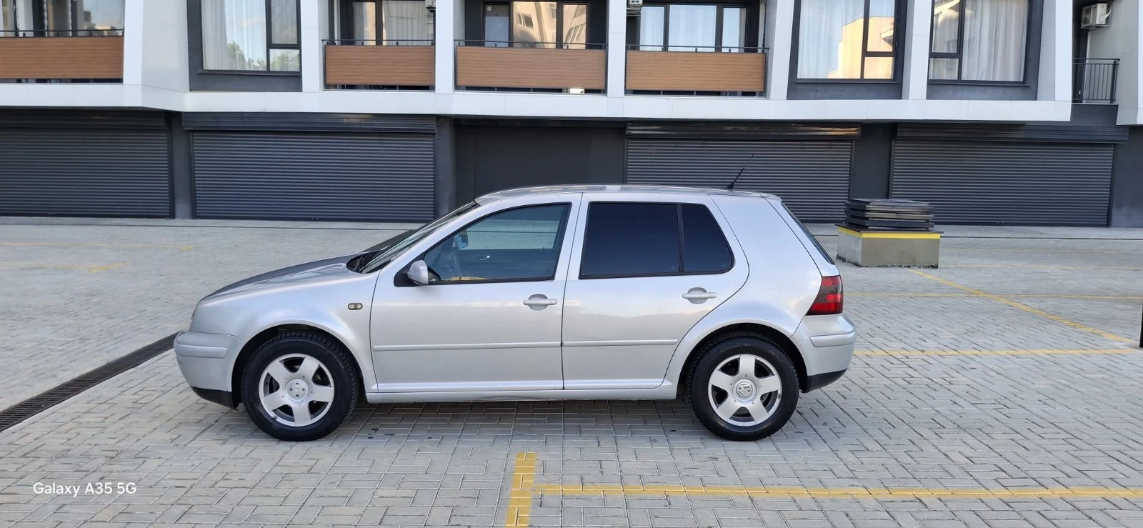 VW Golf 1.6 Бензин, снимка 2 - Автомобили и джипове - 54863745
