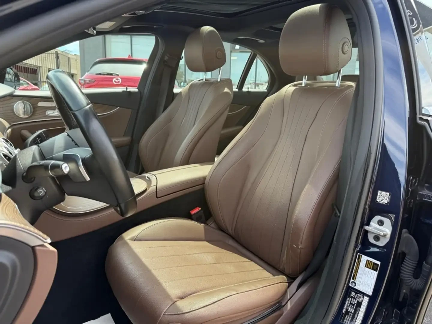 Mercedes-Benz E 350 AMG* 4MATIC* 360* HUD* Burmester, снимка 10 - Автомобили и джипове - 55517239