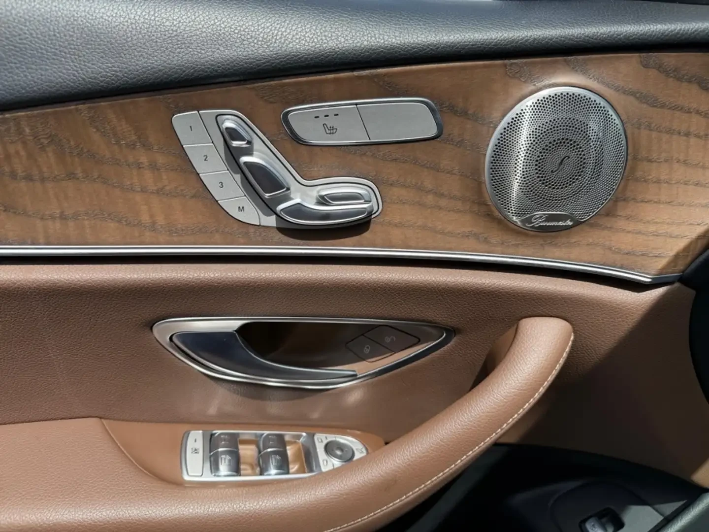 Mercedes-Benz E 350 AMG* 4MATIC* 360* HUD* Burmester, снимка 14 - Автомобили и джипове - 55517239
