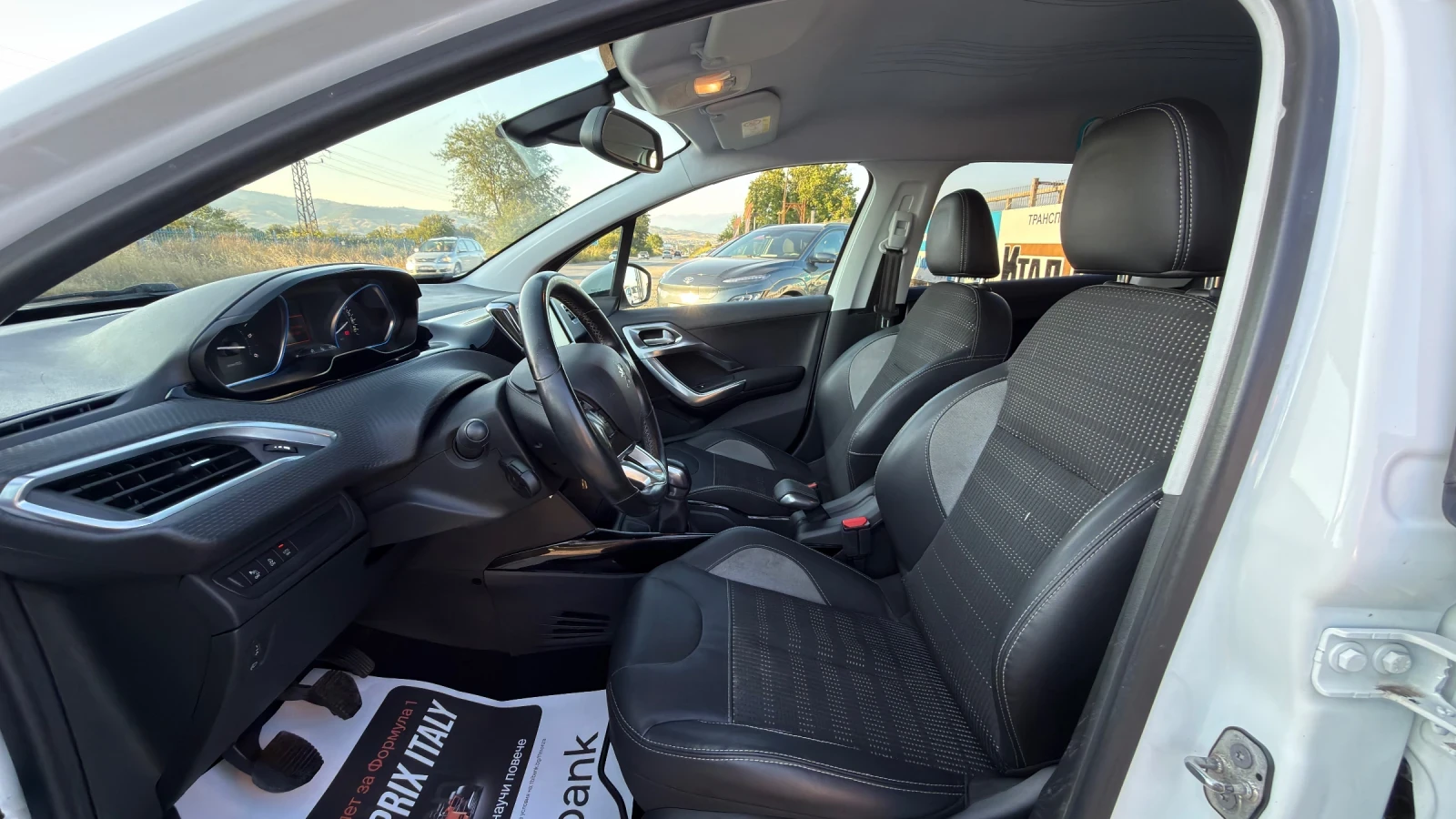 Peugeot 2008 1.6HDI ALLURE, снимка 8 - Автомобили и джипове - 55740203