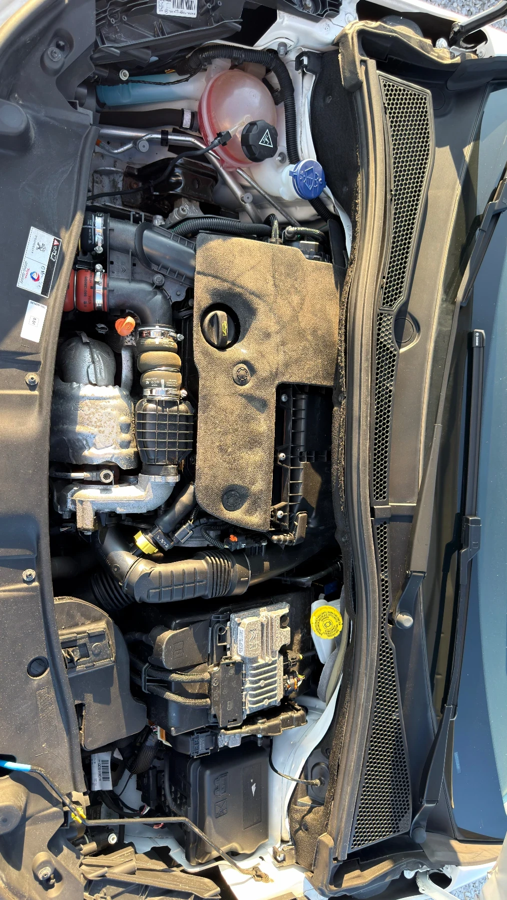Peugeot 2008 1.6HDI ALLURE, снимка 16 - Автомобили и джипове - 55740203