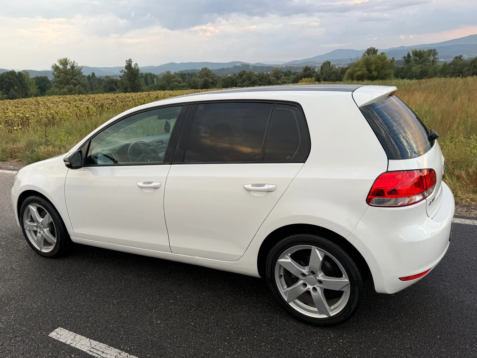 VW Golf 1.6тди 105кс 2013г., снимка 4 - Автомобили и джипове - 55833266