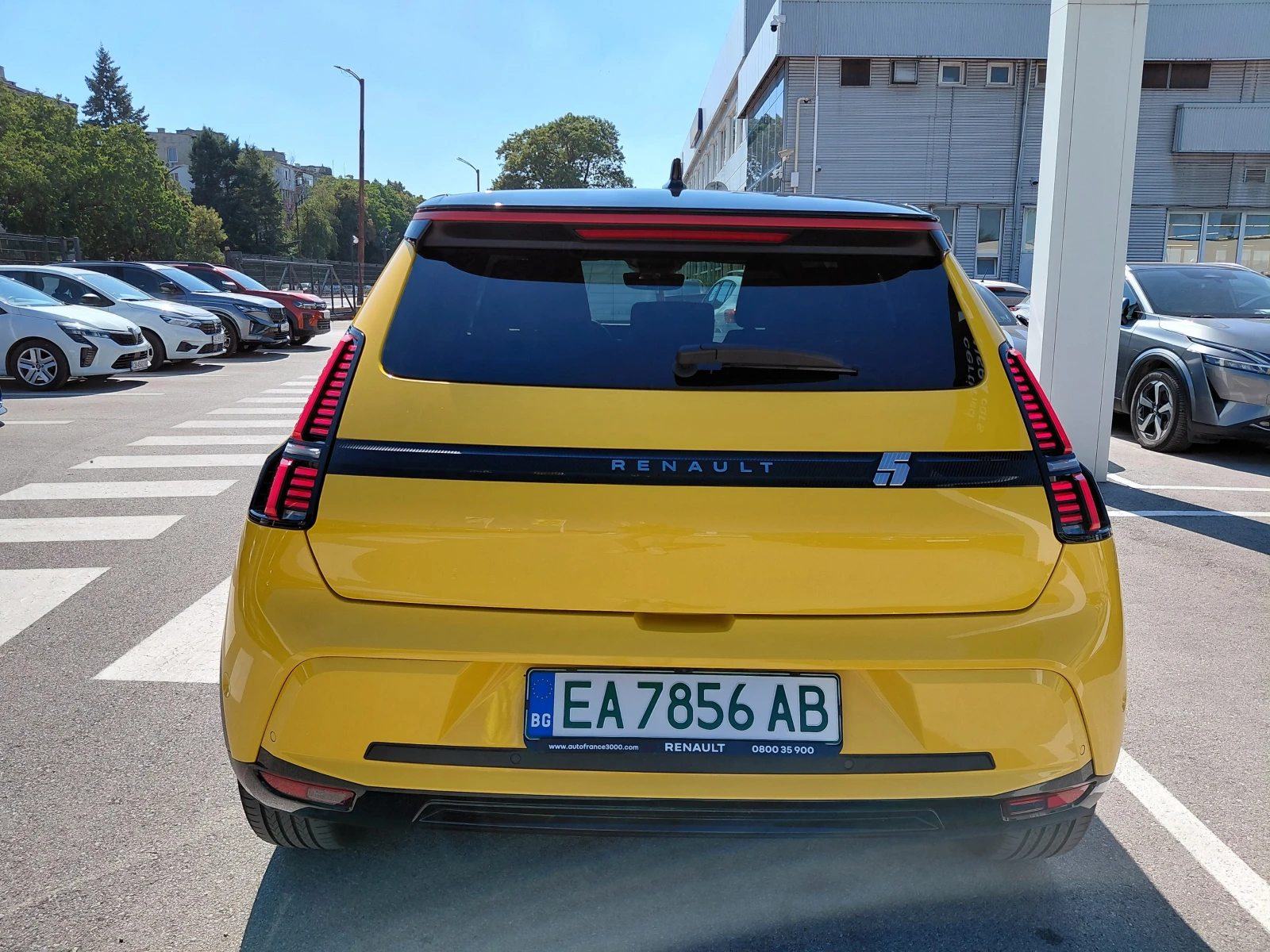 Renault 5 Iconic cinq/ EV150 52kWh/Harman Kardon, снимка 6 - Автомобили и джипове - 55925890