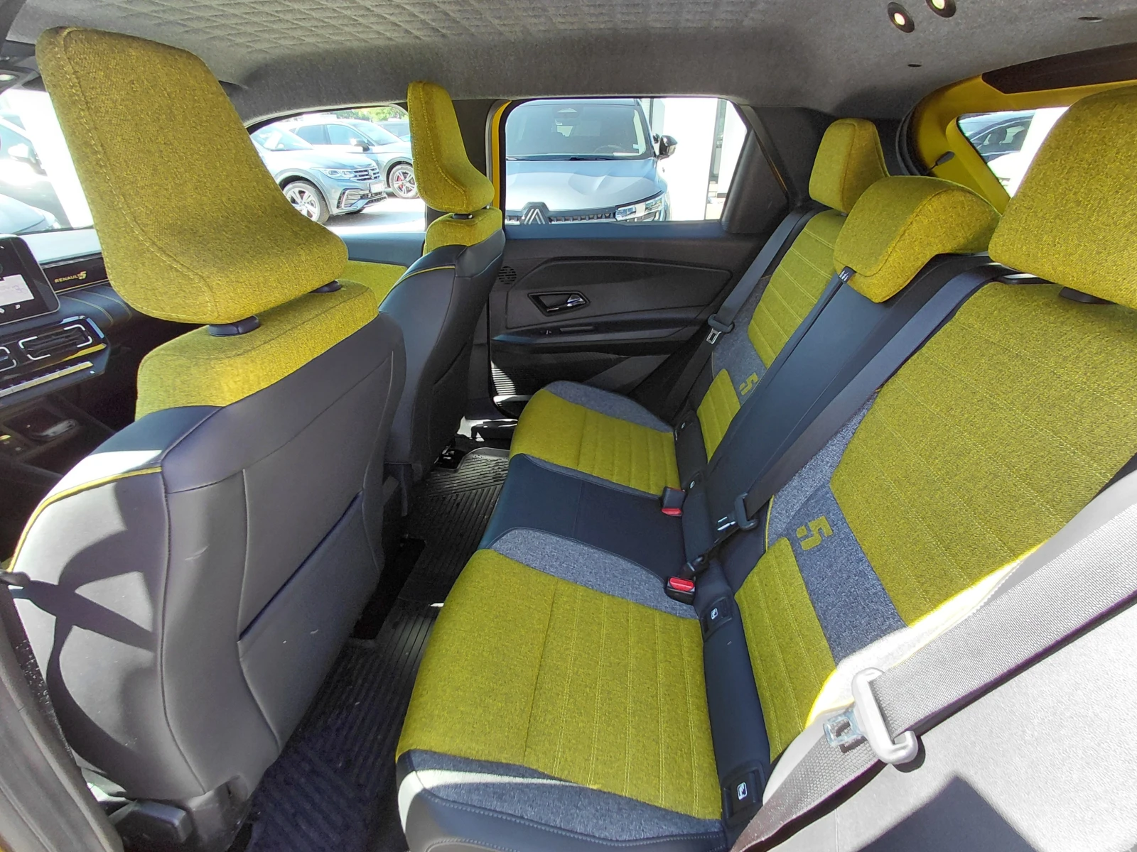 Renault 5 Iconic cinq/ EV150 52kWh/Harman Kardon, снимка 16 - Автомобили и джипове - 55925890