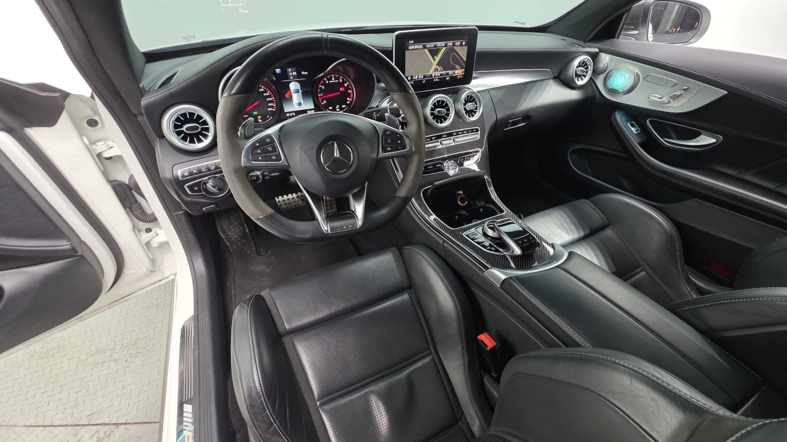 Mercedes-Benz C 63 AMG BURMESTER* HUD* BLIND SPOT* 360* ЛЮК* КРАЙНА ЦЕНА, снимка 7 - Автомобили и джипове - 55963560
