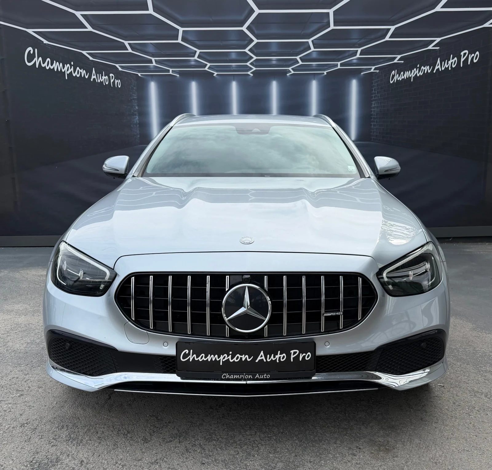 Mercedes-Benz E 220 AMG Packet , снимка 2 - Автомобили и джипове - 56172603