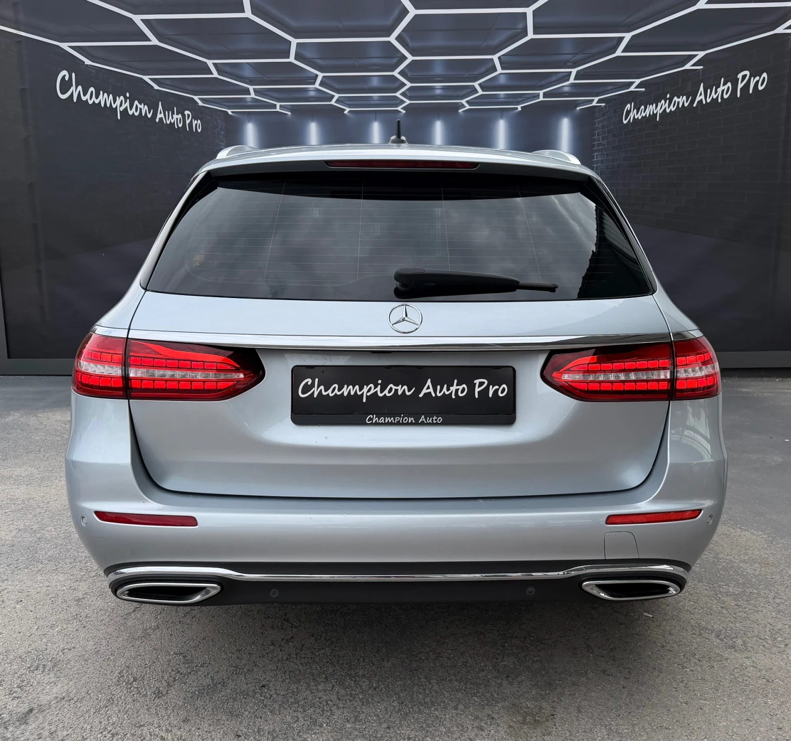 Mercedes-Benz E 220 AMG Packet , снимка 5 - Автомобили и джипове - 56172603