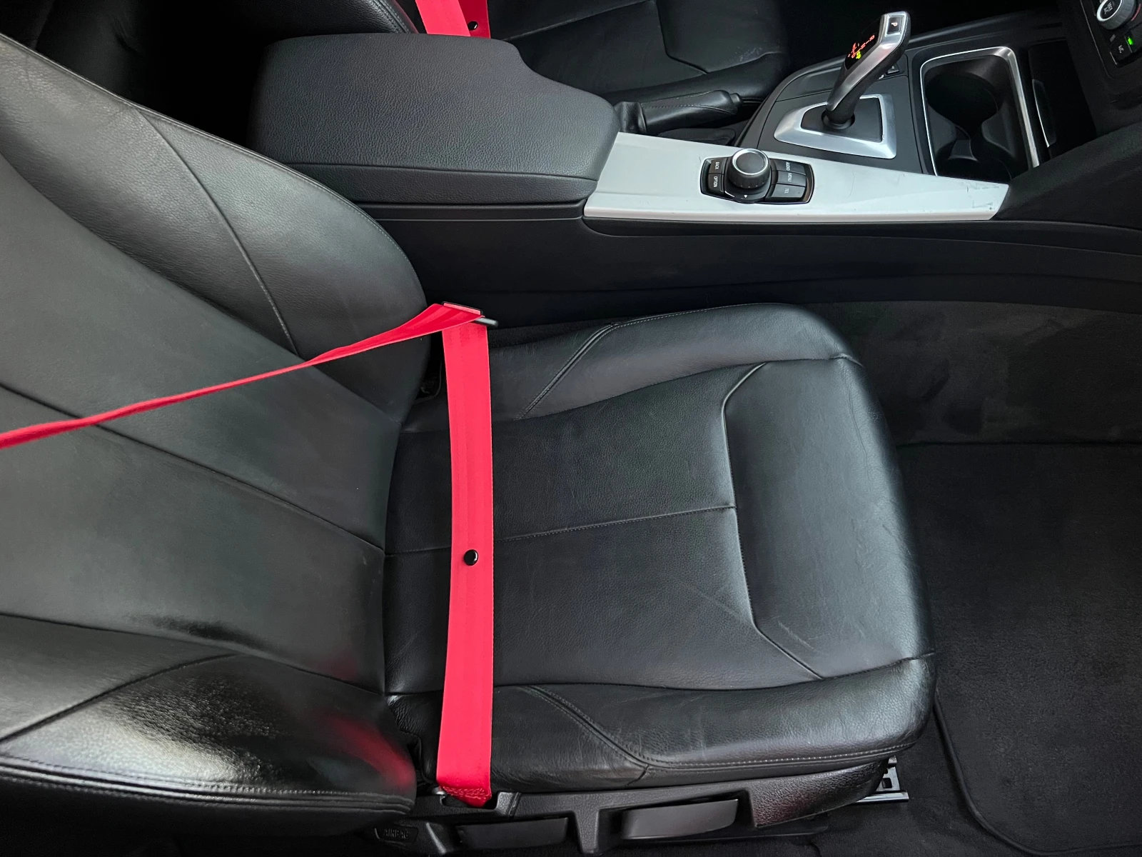 BMW 320 d M-PERFORMANCE/LED/XENON/NAVI/KOJA/UNIKAT, снимка 15 - Автомобили и джипове - 56247680