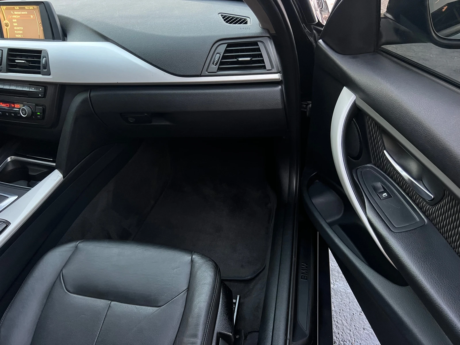 BMW 320 d M-PERFORMANCE/LED/XENON/NAVI/KOJA/UNIKAT, снимка 13 - Автомобили и джипове - 56247680
