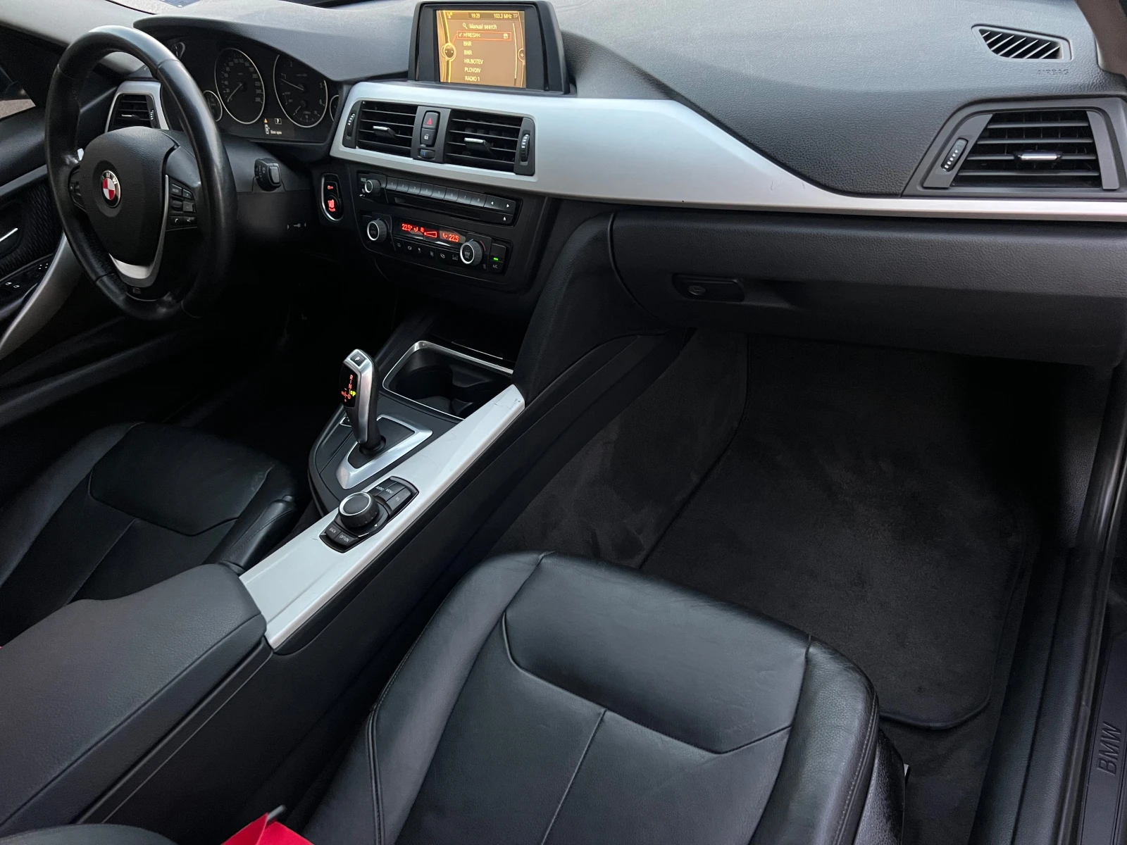 BMW 320 d M-PERFORMANCE/LED/XENON/NAVI/KOJA/UNIKAT, снимка 14 - Автомобили и джипове - 56247680