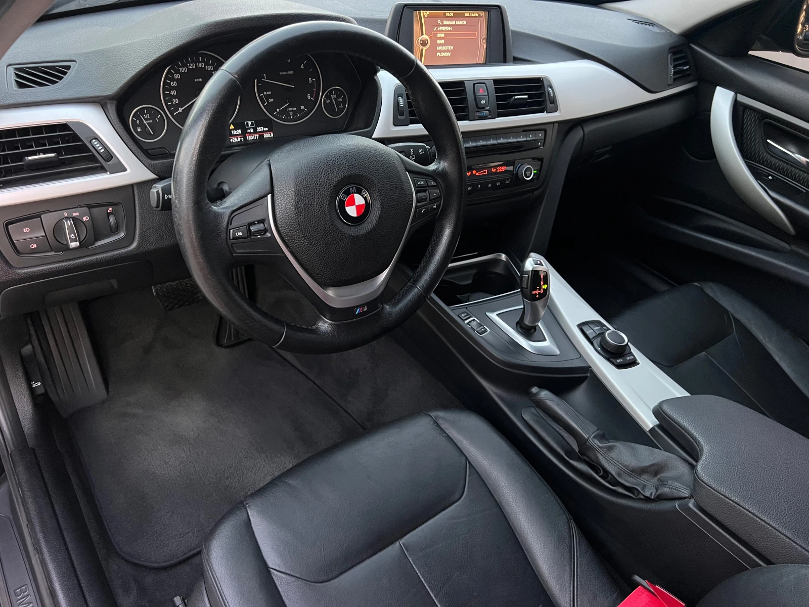 BMW 320 d M-PERFORMANCE/LED/XENON/NAVI/KOJA/UNIKAT, снимка 11 - Автомобили и джипове - 56247680