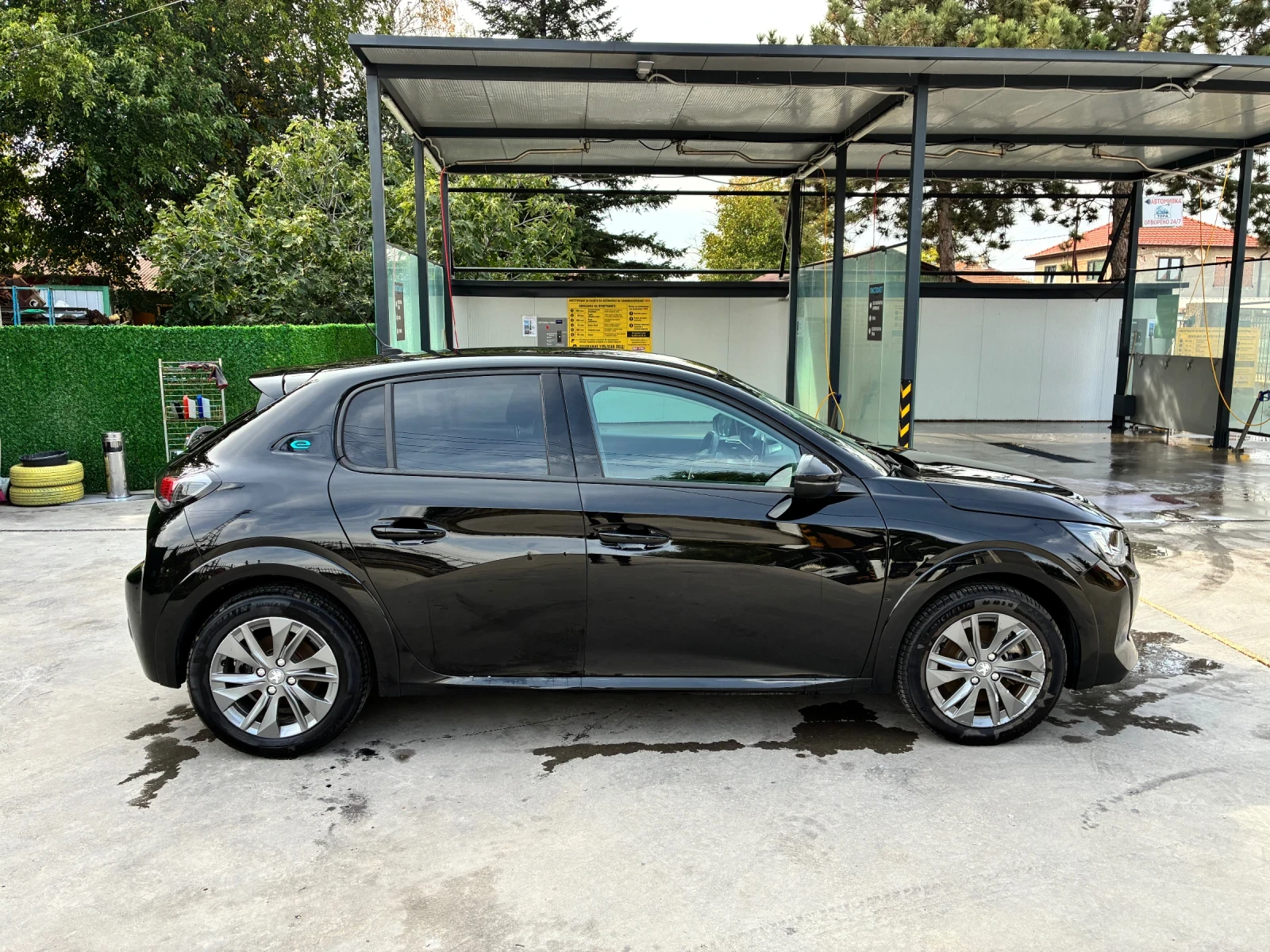 Peugeot 208 E-208, снимка 8 - Автомобили и джипове - 56451199
