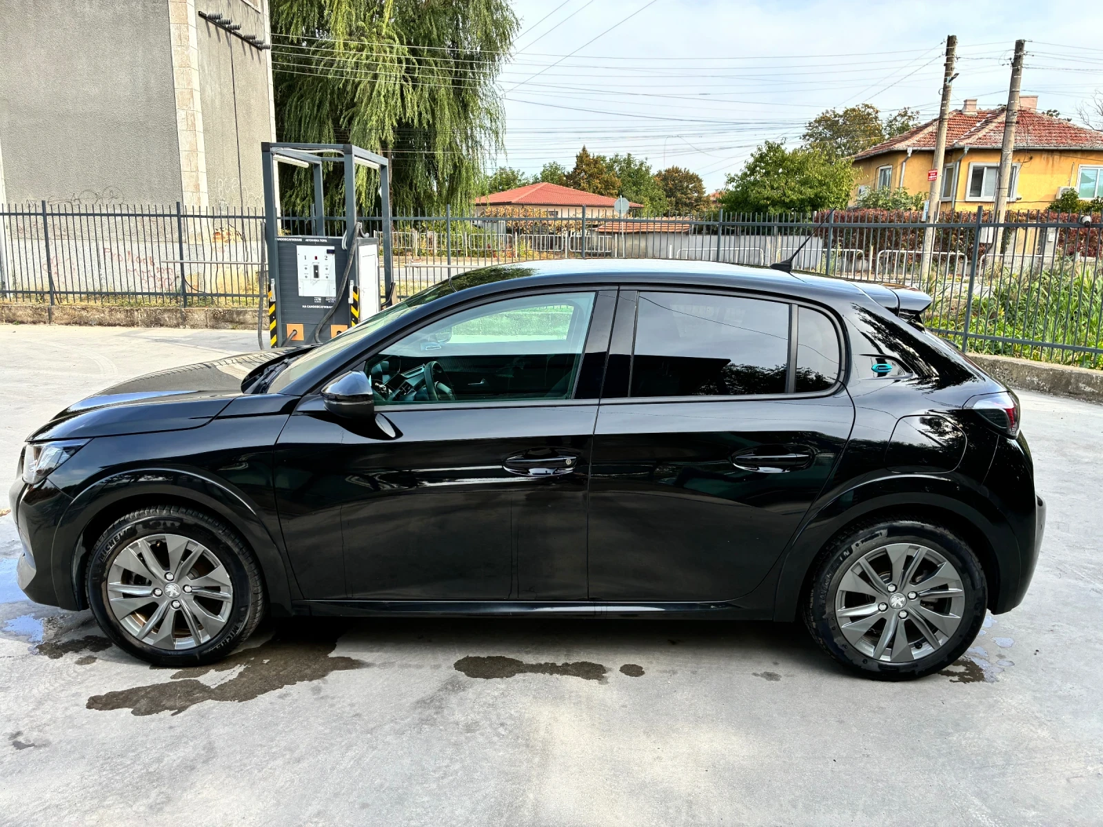 Peugeot 208 E-208, снимка 4 - Автомобили и джипове - 56451199