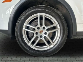 Porsche Cayenne AWD 4dr  CARFAX - 16450 € / 32173.40 лв. - 37148472 7