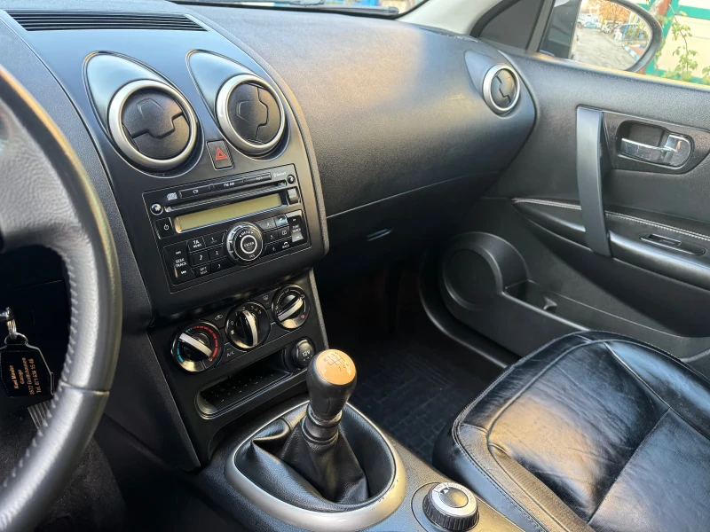 Nissan Qashqai 2.0i 4x4 Кожа Швейцария, снимка 11 - Автомобили и джипове - 48726412