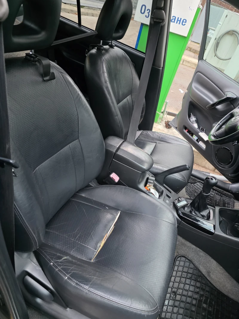 Toyota Rav4, снимка 15 - Автомобили и джипове - 53359917