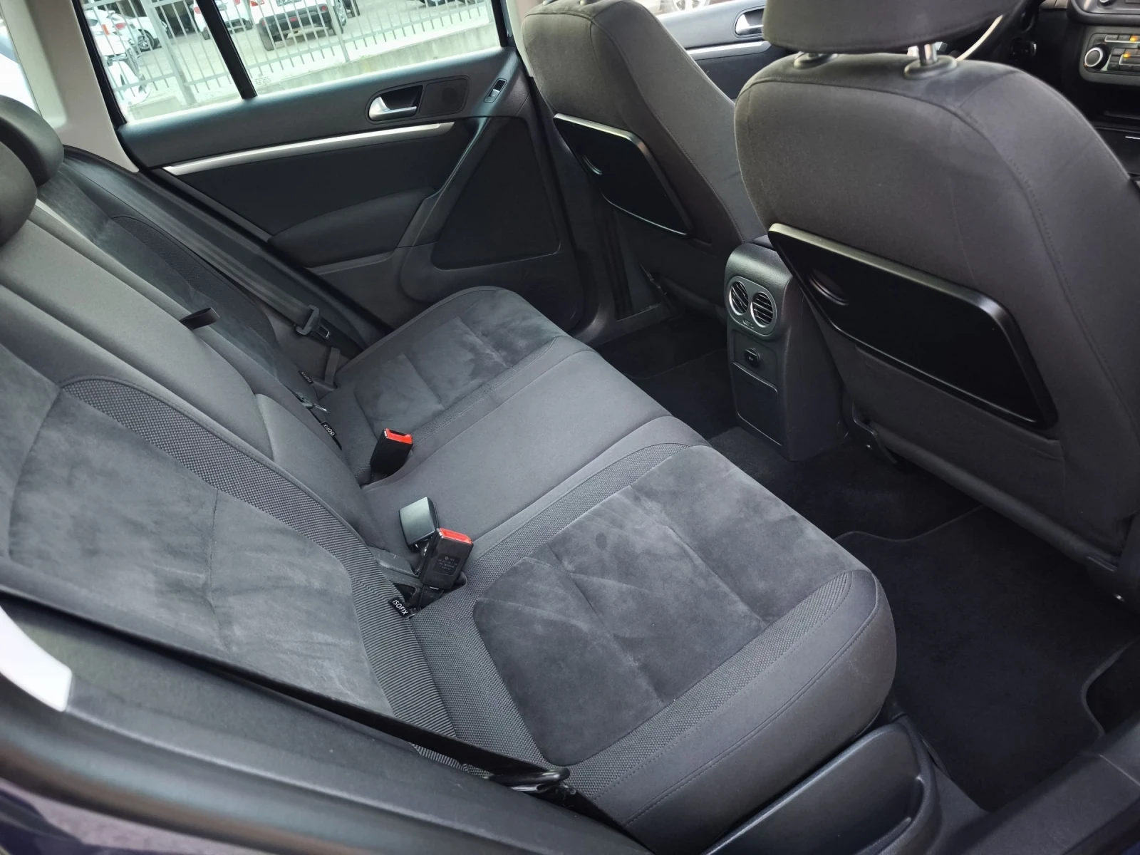 VW Tiguan 2.0TDI 4х4  СПОРТ ЛЕД ПАНО ФУЛ СЕРВИЗ !!!! - изображение 10