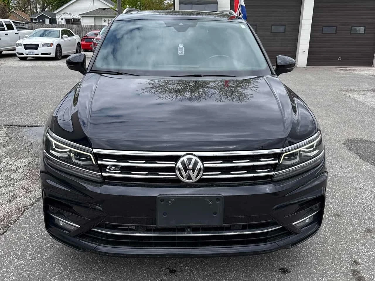 VW Tiguan * Highline * R-Line * ПАНОРАМА * ПОДГРЕВ , снимка 2 - Автомобили и джипове - 54398223