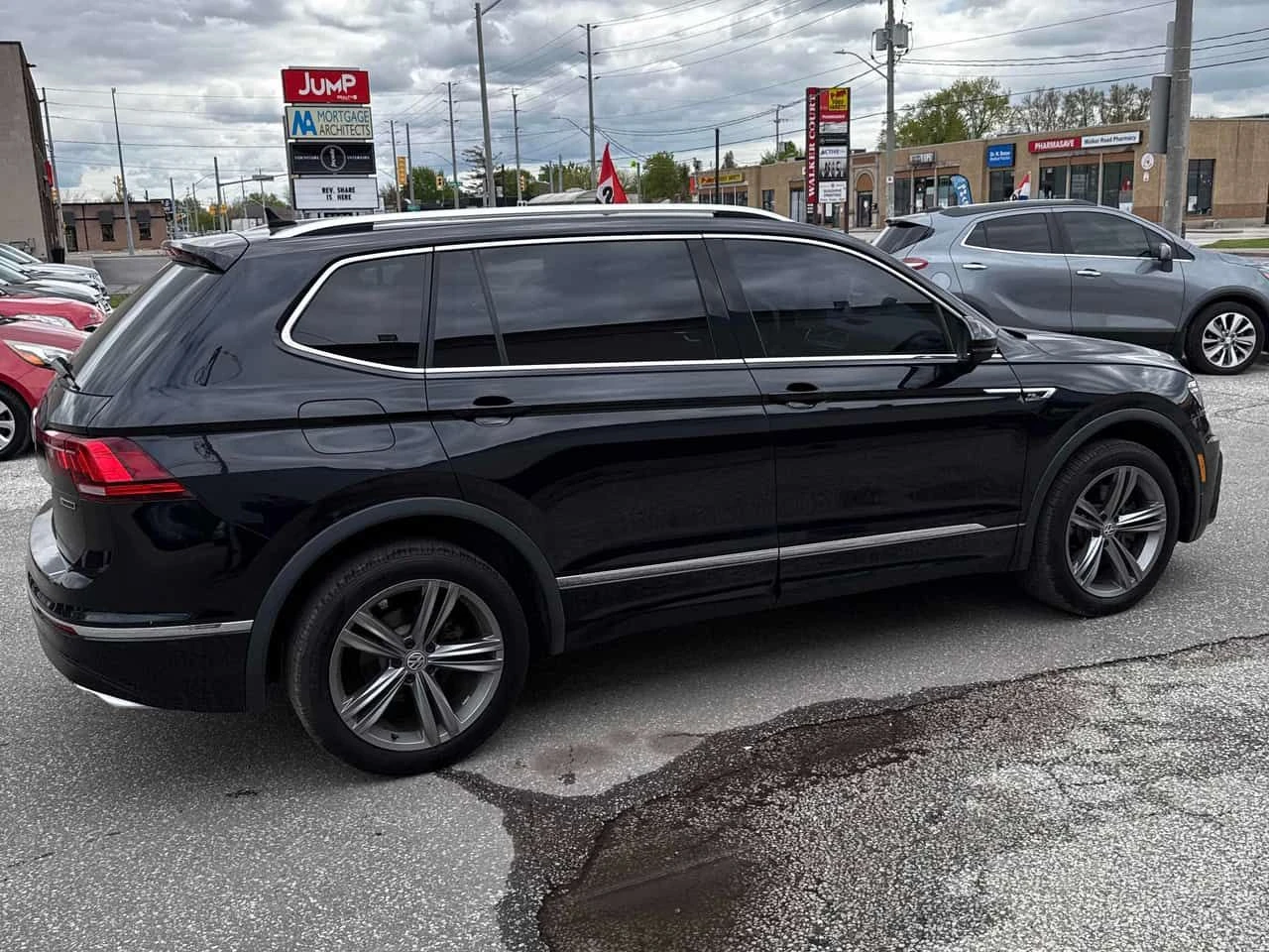 VW Tiguan * Highline * R-Line * ПАНОРАМА * ПОДГРЕВ , снимка 4 - Автомобили и джипове - 54398223