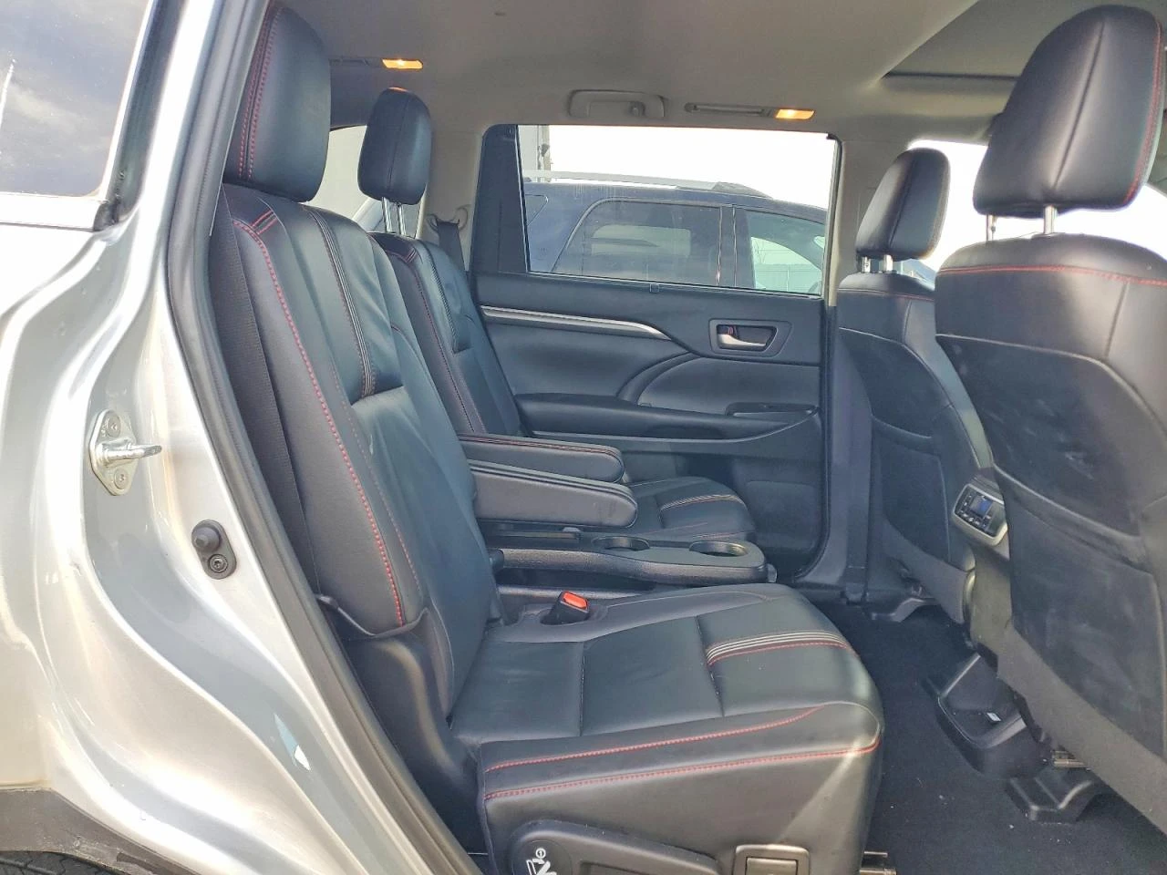 Toyota Highlander 3.5l Se, снимка 11 - Автомобили и джипове - 54731455