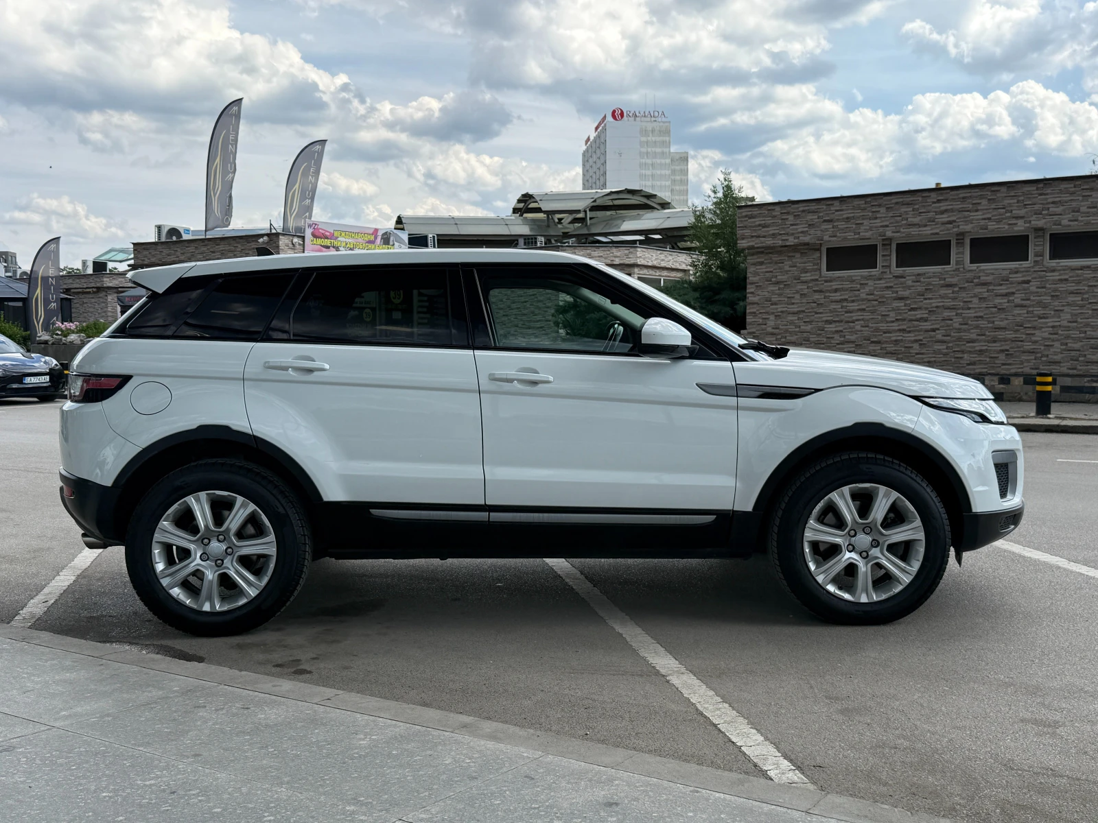 Land Rover Range Rover Evoque 6 МЕСЕЦА ГАРАНЦИЯ/2.0D 150к.с 4х4 Facelift/Камера, снимка 6 - Автомобили и джипове - 54916358