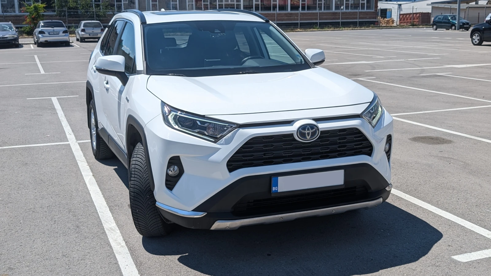 Toyota Rav4 AWD, XLE, DashCam, Android/CarPlay, Hybrid, снимка 2 - Автомобили и джипове - 55162127
