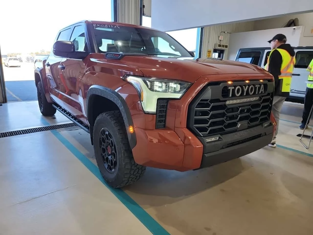 Toyota Tundra * 4x4 Crewmax Limited Hybrid Crew Cab Short Bed  | Mobile.bg � ����������� 5