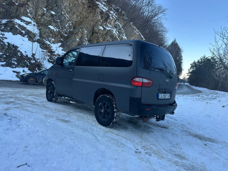 Hyundai Starex 2.4i 4x4, снимка 3 - Бусове и автобуси - 49560450