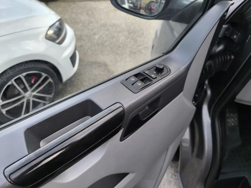 VW T5 2.0TDI DSG ДЪЛГА БАЗА НАВИ КЛИМА, снимка 8 - Бусове и автобуси - 53022888