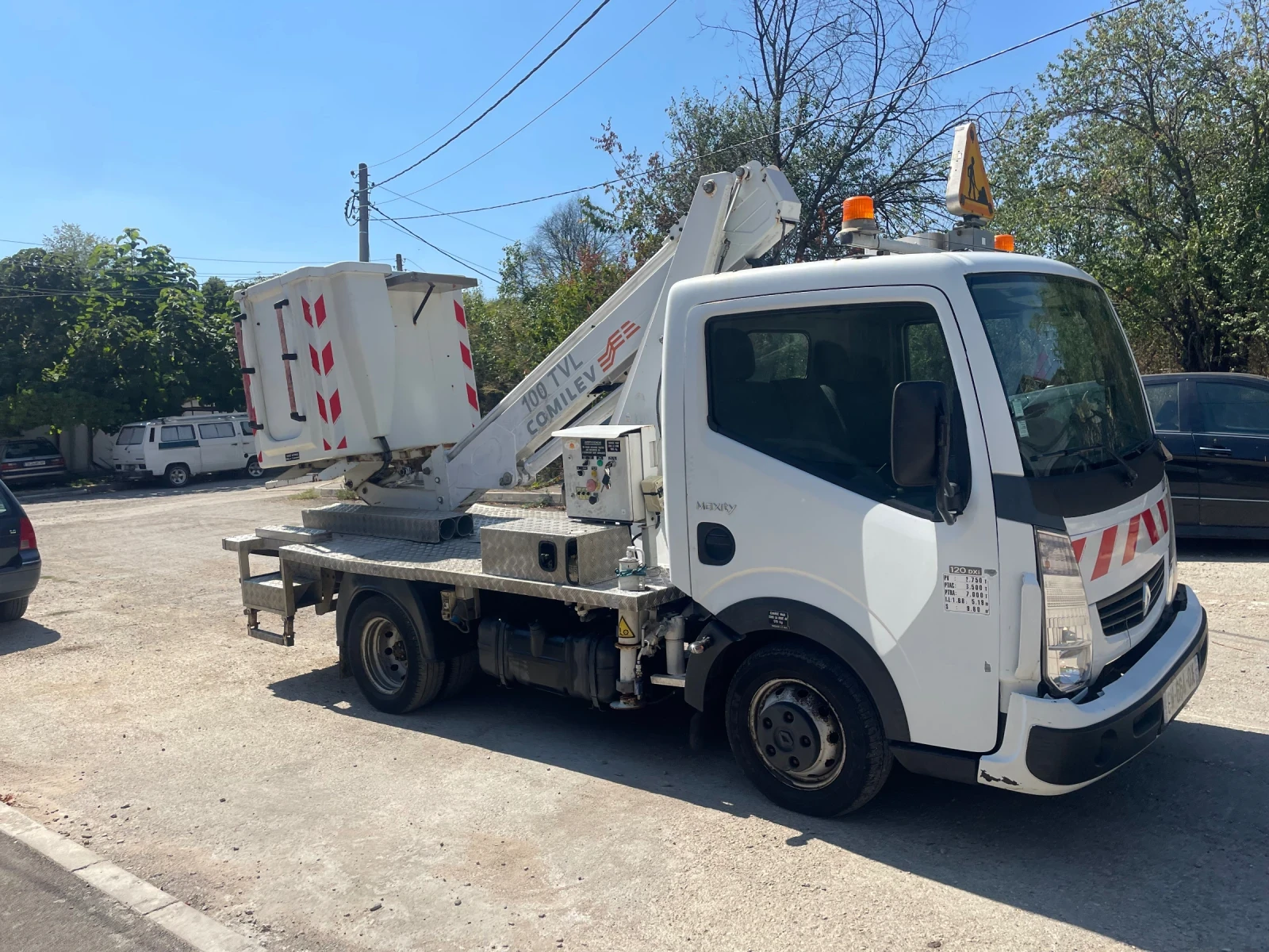 Автовишка Друга марка Renault Maxity